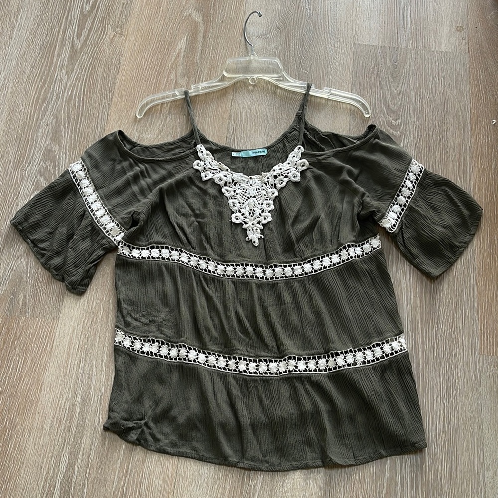 Women’s Open Shoulder Blouse